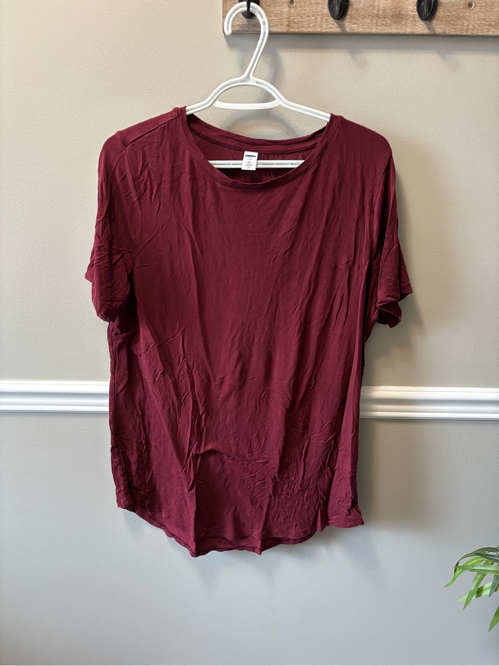 Old Navy Short Sleeve Tee in Burgundy Wine